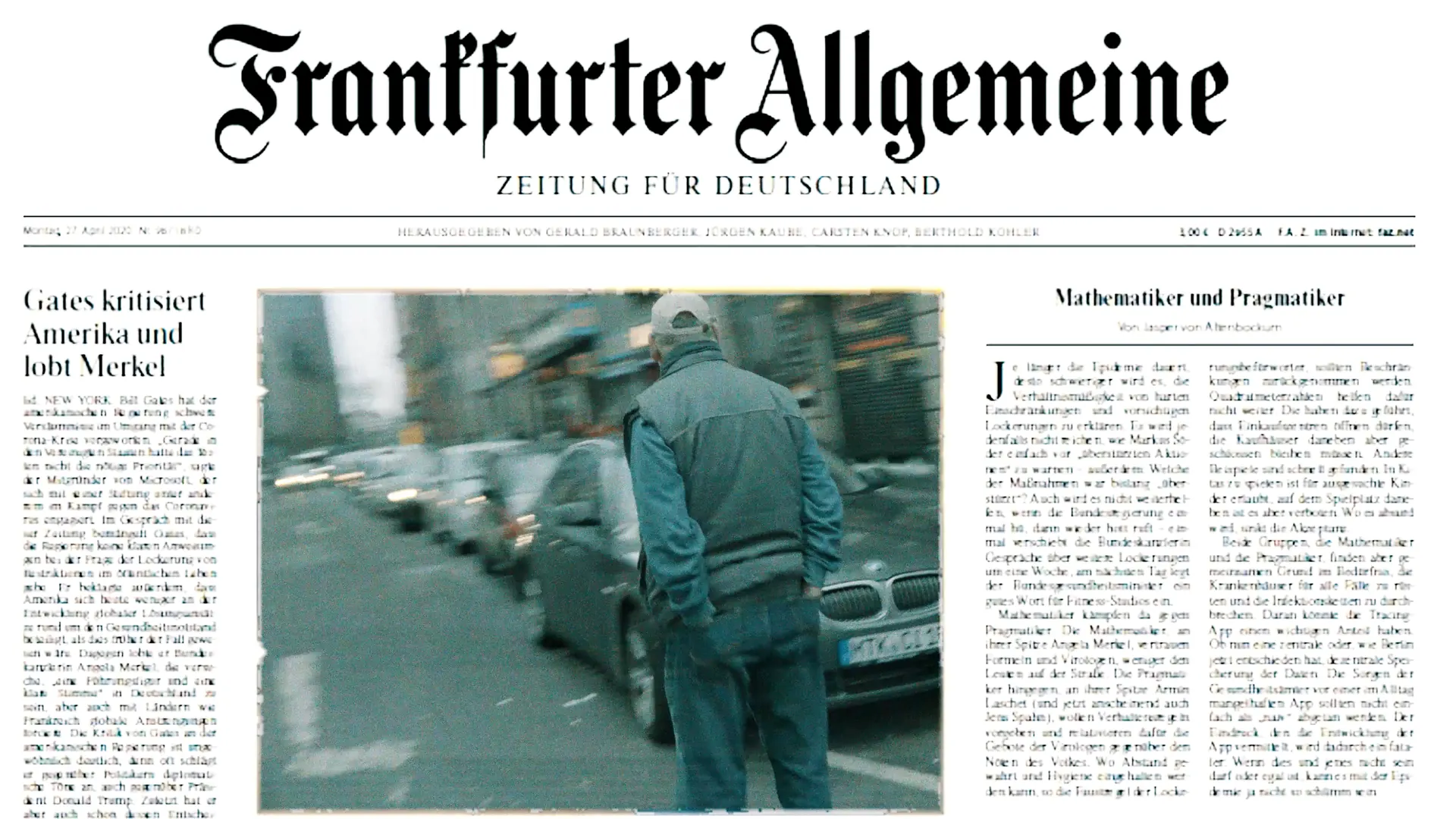 Aufgeschlagene Ausgabe der Frankfurter Allgemeinen Zeitung mit Artikel und Foto